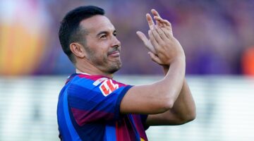3 جوائز ولمسة وفاء تخطف الأنظار في ملعب كامب نو بالفيديو