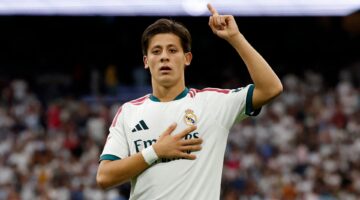 أردا غولر يهدي قمصان ريال مدريد لحفظة القرآن في مسقط رأسه