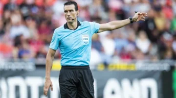 تعيين مونويرا لقيادة الكلاسيكو المرتقب بين برشلونة وريال مدريد في قمة الدوري