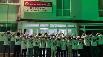 جولر يهدي 24 طالبًا بمعهد تحفيظ القرآن الكريم قمصان ريال مدريد موقعة
