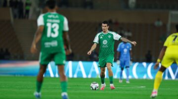 خبير تحكيمي يؤكد استحقاق لاعب الوصل للطرد في مواجهة الأهلي المثيرة للجدل