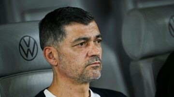 سيرجيو كونسيساو ينتقد مستوى اللاعب السعودي ويشير إلى أزمة صلاة الفجر بالتدريبات