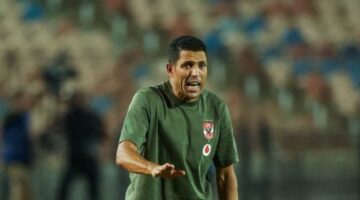 كواليس اجتماع عموتة الحاد مع لاعبي الأهلي عقب التعادل أمام القناة بالدوري
