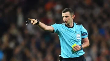 مايكل أوليفر يقود طاقم تحكيم قمة باريس سان جيرمان وبرشلونة بدوري الأبطال