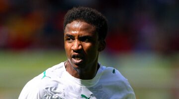 مشادة كلامية بين محمد نور وأسطورة الهلال تشعل جدلاً واسعاً عبر مواقع التواصل