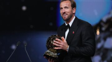 هاري كين يتوج بجائزة الكرة الذهبية لعام 2026 وسط إشادة عالمية واسعة